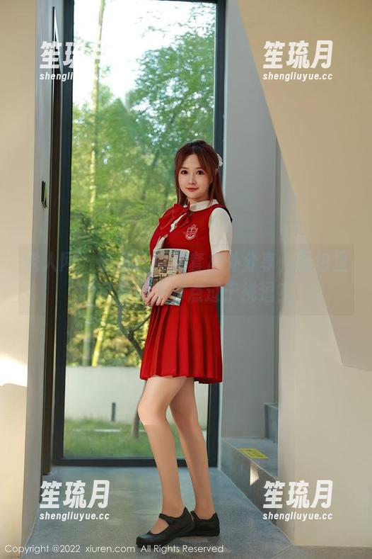 秀人网-盼盼已鸠 秀人网 - 盼盼已鸠这套户外分享,图包里的风景似乎有点过于挑逗?