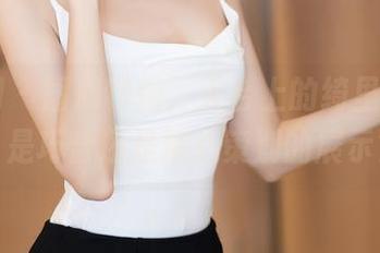 秀人网 – 图册特辑，天台上的绮里嘉ula，是巧合还是精心策划的展示？