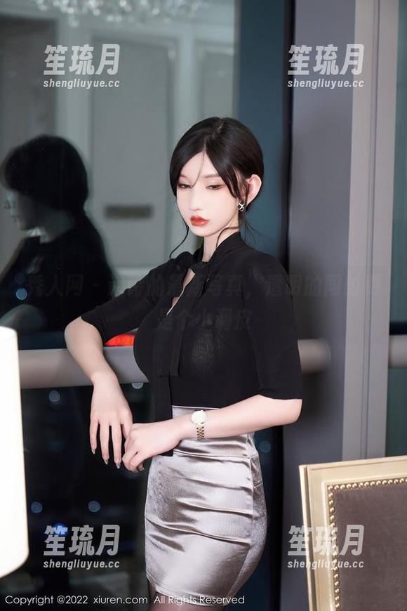 秀人网-诗诗 秀人网 - 诗诗的最新写真,透明的同时更是个小调皮
