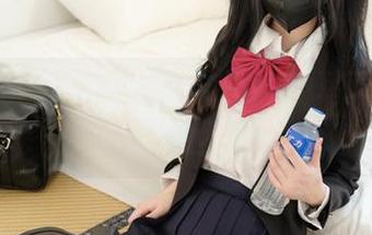 紧急企划 – 制服加持：小恩的写真时光也就那么回事吧