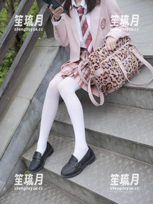 紧急企划-龙崎聆音 紧急企划 - 图库更新啦!龙崎聆音的居家生活其实比你想象的还要多彩。