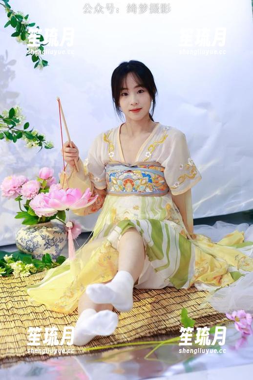 绮梦摄影-露露 绮梦摄影 - 露露的福利时光,镂空与原图的碰撞真有意思啊