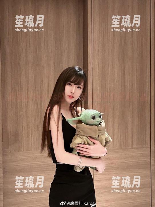 腐团儿Ikaros的免费套图让你窥探尼尔机械纪元里的趣味剪影