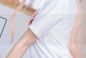 艾西Aiwest又来了！这次水手服，cos感觉太明显了，不过这造型我喜欢。