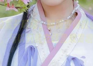 图片里的荒井喵喵，制服穿得我都不敢出门，所以只能在这里欣赏啦！