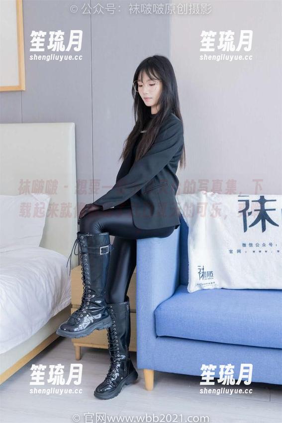 袜啵啵 - 想要一份小沫天台的写真集，下载起来就像偷喝了几口夏天的可乐，爽啊！