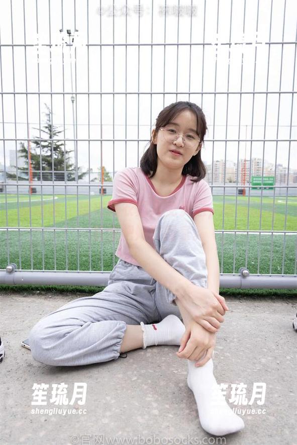 袜啵啵 - 瑶瑶睡衣照片免费送，看完让我直想把她请回家。