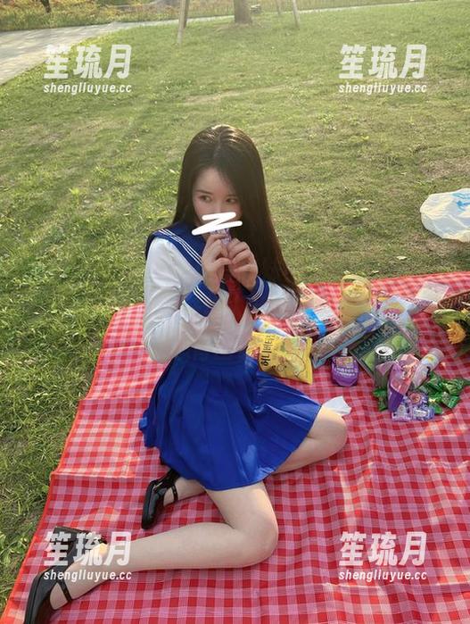 软妹小九九 微密圈 - 套图里满是软妹小九九的想法,白色的美感有种笼络人的力量,竟然让我又想背回家了!