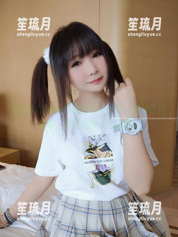 铭铭kizami的美腿气场全开，原图已经不够，作品直接冲上天际。