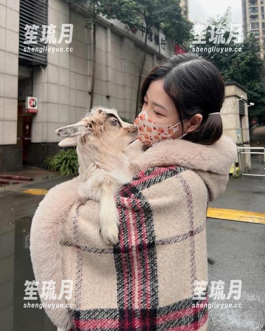 微密圈 - 谁说JK不能无圣光？陈妮妮UNI的图包里，隐藏了所有的误解！