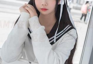 雪琪SAMA在白衬衫里的模样，我得抱紧这图包！