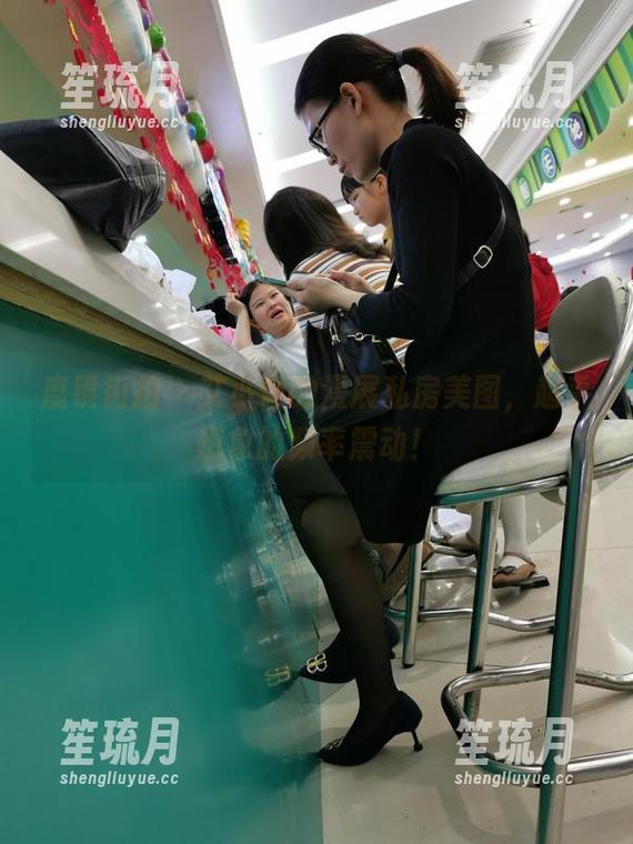 魔镜街拍-艾小青 魔镜街拍 - 艾小青的漫展私房美图,超乎想象的频率震动!