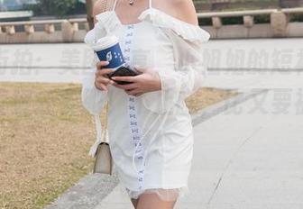 魔镜街拍：美图分享，小姐姐的短裙比我的储蓄罐还要肥！不止腿，比又要被我吃掉！