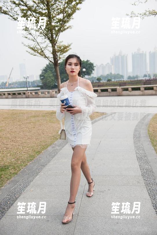 魔镜街拍 魔镜街拍:美图分享,小姐姐的短裙比我的储蓄罐还要肥!不止腿,比又要被我吃掉!