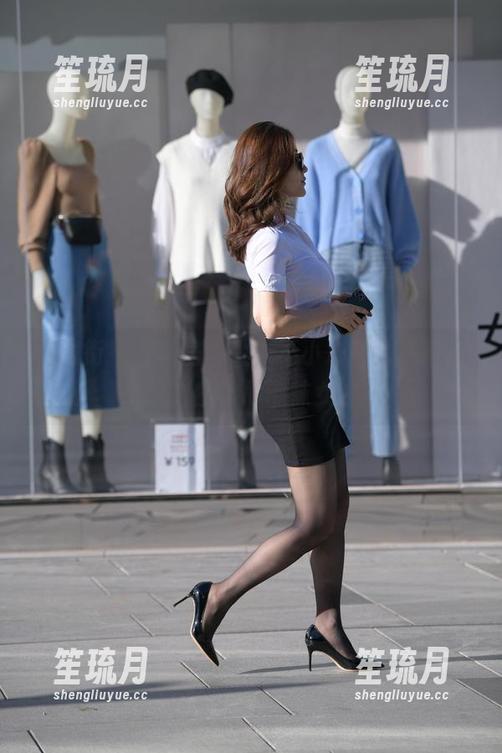 魔镜街拍：私房图片，不小心让人多看几眼的白丝吊带袜女神