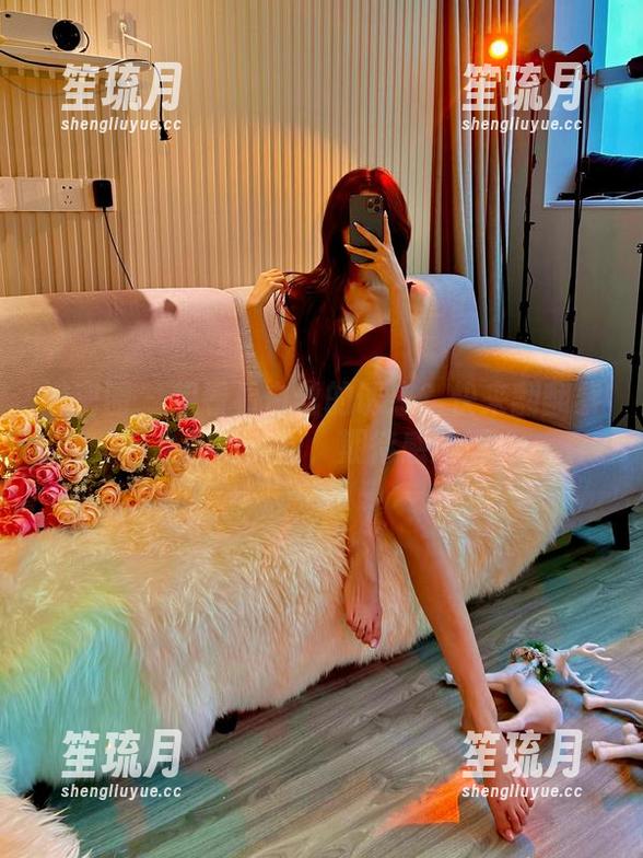 微密圈 - 想看看白丝的诱惑？快来翻翻黎允熙的美图，期待感满满