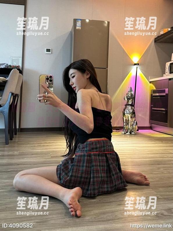 黎允熙 微密圈 - 关于透视蓝,黎允熙原图资源里总有些让人想入非非的东西